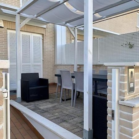 Casa Vacanze/Soggiorno Lavoro A Порто-Сан-Джорджо Екстер'єр фото