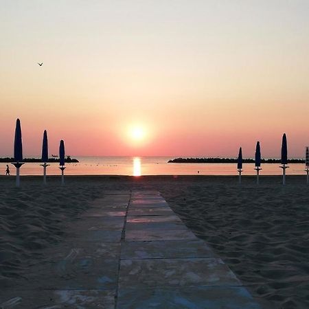 Casa Vacanze/Soggiorno Lavoro A Порто-Сан-Джорджо Екстер'єр фото