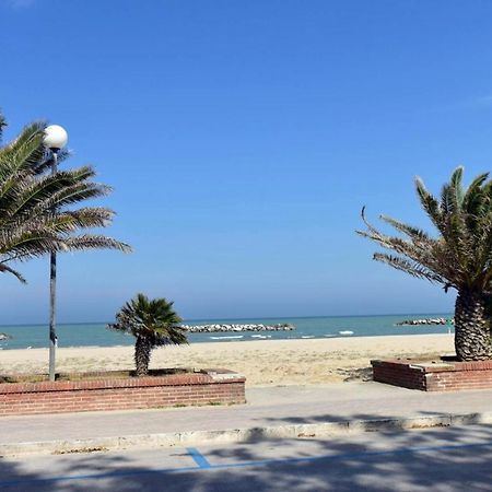 Casa Vacanze/Soggiorno Lavoro A Порто-Сан-Джорджо Екстер'єр фото